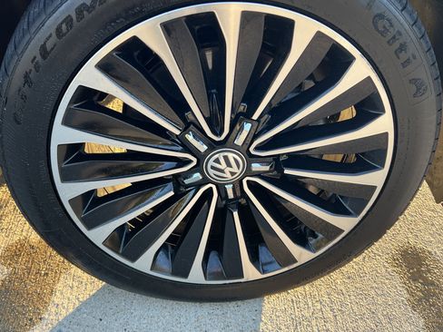 Certified 2022 Volkswagen Passat 2.0T image 12