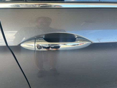 Used 2017 Honda Accord Touring image 4