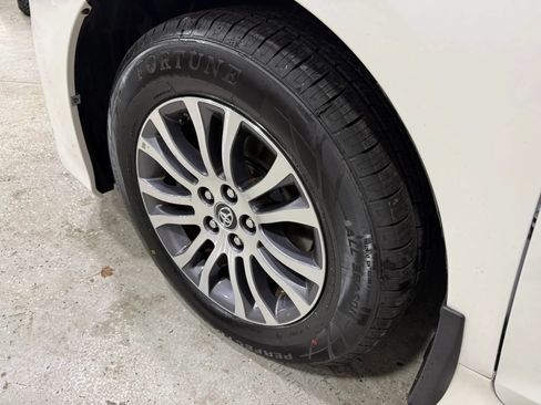 Used 2018 Toyota Sienna XLE w/ XLE Navigation Package FWD image 46