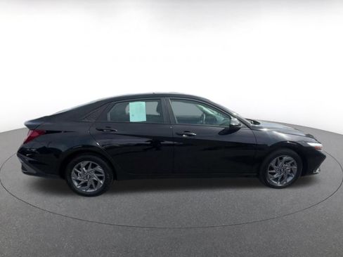 Used 2026 Hyundai Elantra Hybrid FWD image 16