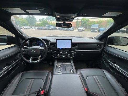 Used 2024 Ford Expedition Limited AWD/4WD image 18
