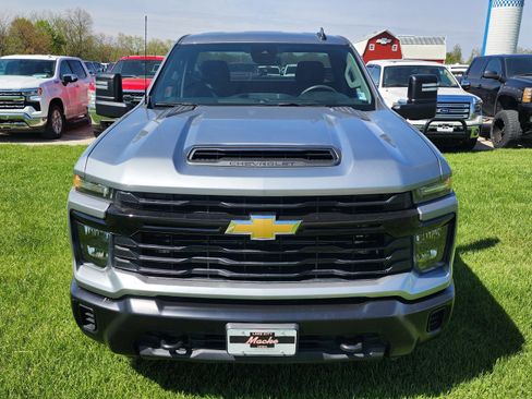 Used 2025 Chevrolet Silverado 3500 W/T AWD/4WD image 2