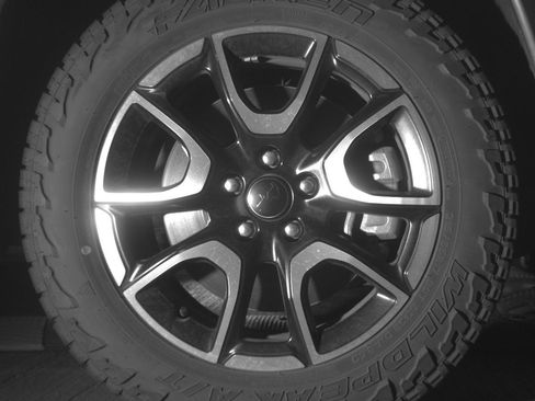 Used 2025 Jeep Compass Trailhawk AWD/4WD image 13