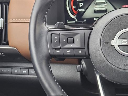 Used 2025 Nissan Pathfinder Platinum image 27