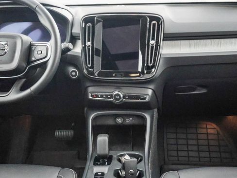 Certified 2025 Volvo XC40 B5 Core w/ Protection Package Premier image 23