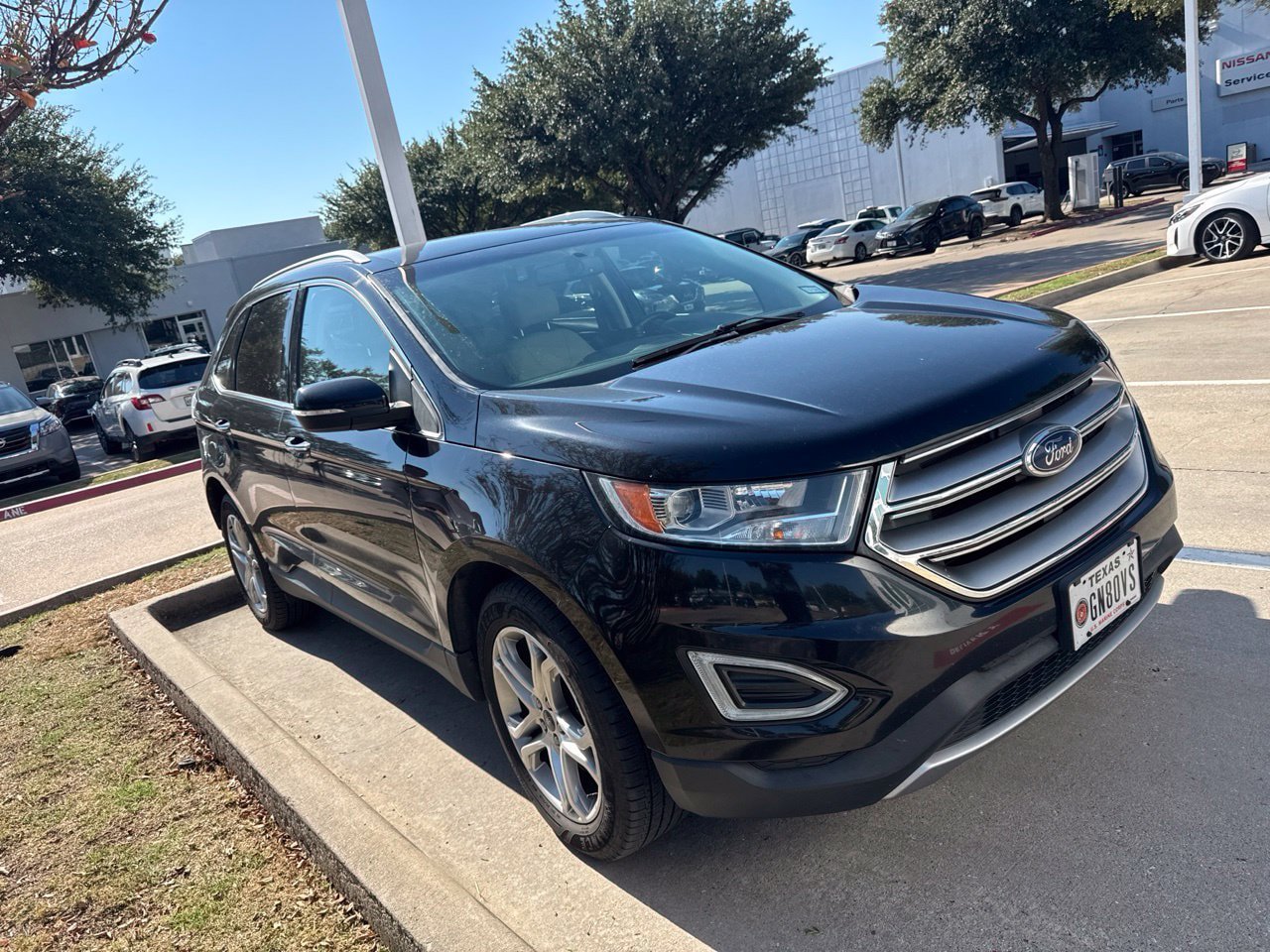 Used 2018 Ford Edge Titanium w/ Technology Package AWD/4WD image 2
