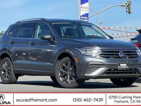 Used 2022 Volkswagen Tiguan SE image 1