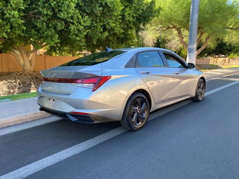 Used 2021 Hyundai Elantra SEL FWD image 7