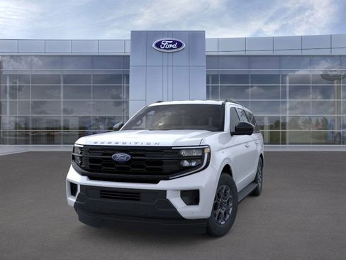 New 2025 Ford Expedition Active image 2