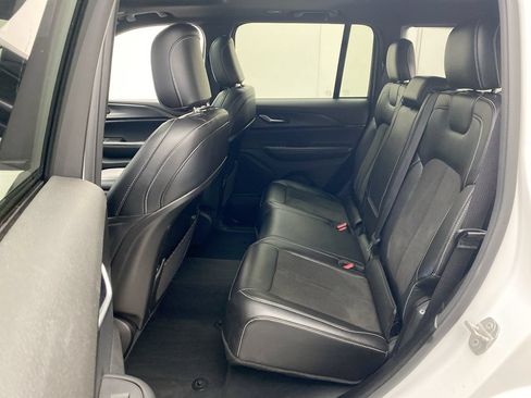 Used 2023 Jeep Grand Cherokee Altitude AWD/4WD image 23