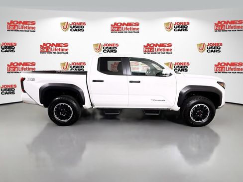 Used 2025 Toyota Tacoma TRD Off-Road AWD/4WD image 19