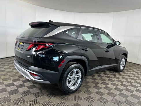 Used 2025 Hyundai Tucson SE image 3