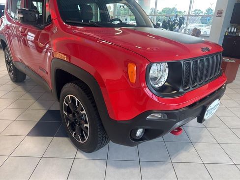 Used 2023 Jeep Renegade Trailhawk w/ Trailhawk Elite Group AWD/4WD image 6