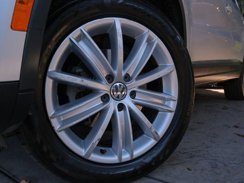 Used 2016 Volkswagen Tiguan SE FWD image 41