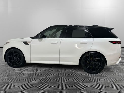 Used 2024 Land Rover Range Rover Sport Dynamic SE AWD/4WD image 2