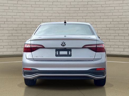 Used 2024 Volkswagen Jetta SE FWD image 6