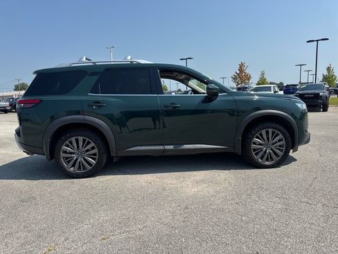 Used 2022 Nissan Pathfinder SL w/ SL Premium Package FWD image 8