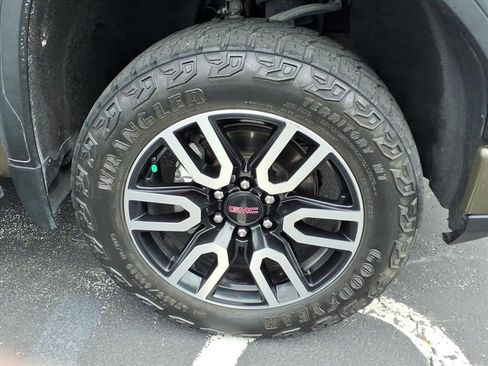 Used 2024 GMC Sierra 1500 AT4 w/ Technology Package AWD/4WD image 16