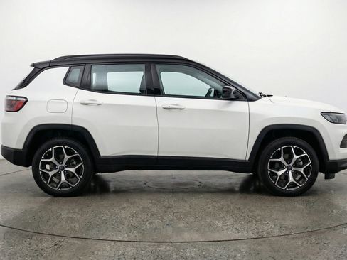 Used 2025 Jeep Compass Limited AWD/4WD image 11