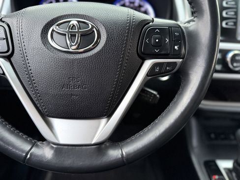 Used 2019 Toyota Highlander XLE image 26