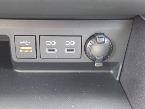 Used 2025 Toyota Highlander XLE FWD image 37