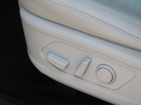 Certified 2025 Kia Sorento EX w/ Panoramic Sunroof Package FWD image 24
