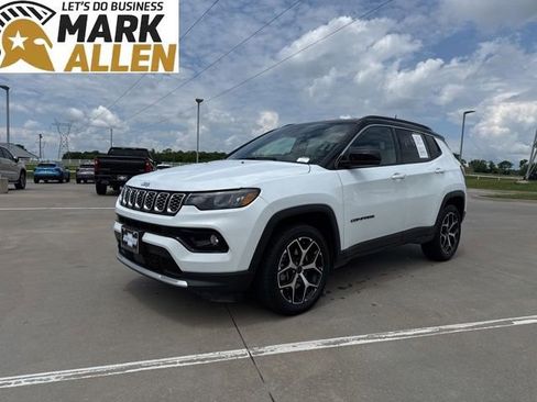 Used 2025 Jeep Compass Limited AWD/4WD image 2
