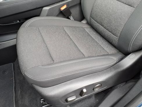 Used 2025 Chevrolet Traverse LT w/ Driver Confidence Package image 17