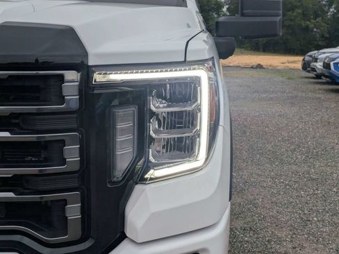 Used 2022 GMC Sierra 2500 AT4 w/ AT4 Preferred Package AWD/4WD image 9