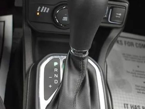 Used 2023 Jeep Renegade Latitude image 35