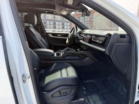 Certified 2024 Porsche Cayenne image 21