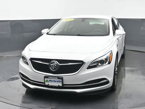 Used 2018 Buick LaCrosse Essence image 5