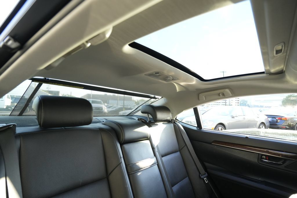 Used 2015 Lexus ES 350 w/ Ultra Luxury Package FWD image 30