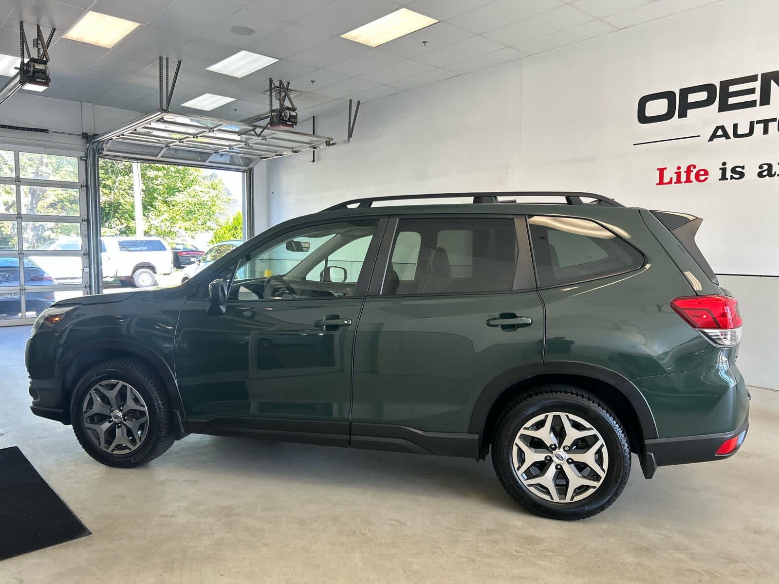 Used 2024 Subaru Forester Premium AWD/4WD image 4