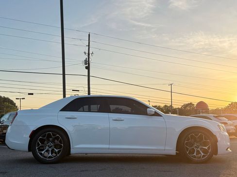 Used 2018 Chrysler 300 S RWD image 6