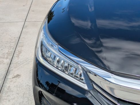 Used 2016 Honda Accord Touring image 7