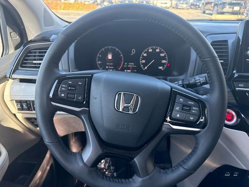 Used 2025 Honda Odyssey Elite image 14