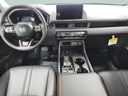 New 2025 Honda Pilot TrailSport image 24