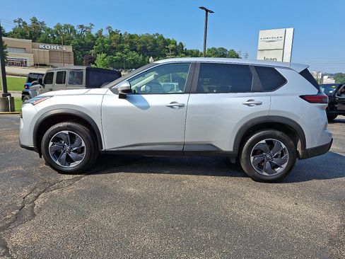 Used 2025 Nissan Rogue SV FWD image 7