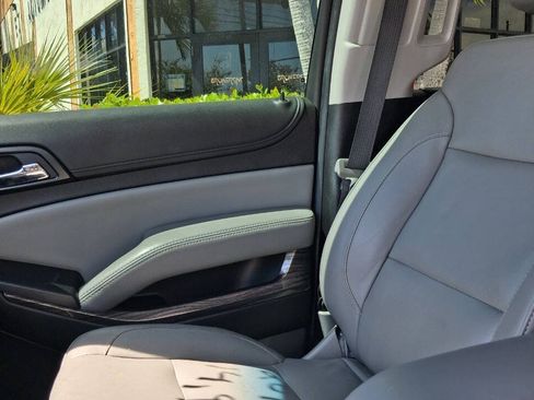 Used 2019 Chevrolet Suburban LT RWD image 11
