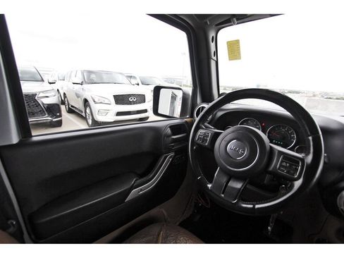 Used 2014 Jeep Wrangler Unlimited Sahara w/ Max Tow Package AWD/4WD image 8