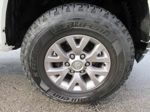 Used 2017 Toyota Tacoma SR5 image 27