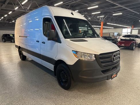 Used 2020 Mercedes-Benz Sprinter 2500 image 2