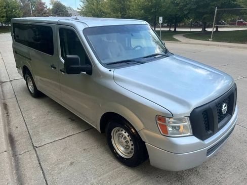Used 2019 Nissan NV 3500 S image 7