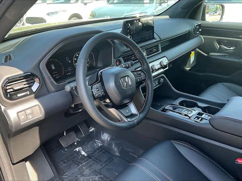 New 2025 Honda Pilot TrailSport image 9