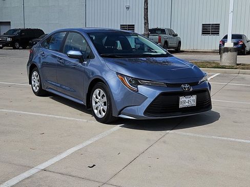 Used 2025 Toyota Corolla LE image 3
