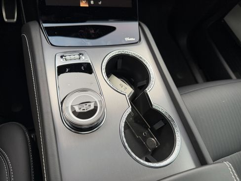 Used 2026 Cadillac Vistiq Luxury image 24