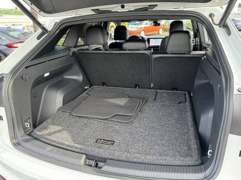 Used 2024 Volkswagen Atlas Cross Sport SE image 37