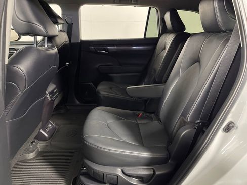 Used 2024 Toyota Highlander Platinum image 13