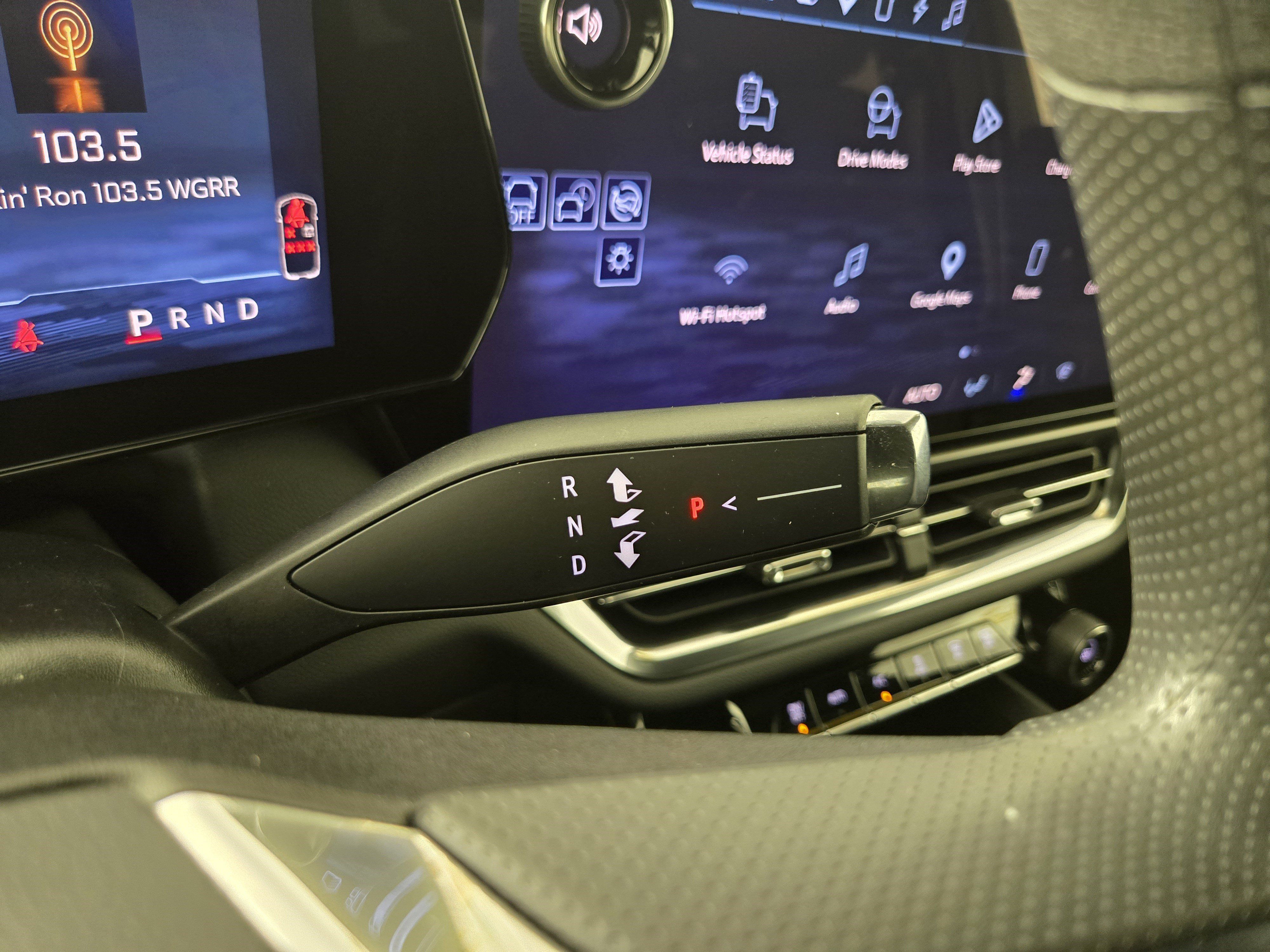 Certified 2025 Chevrolet Equinox EV LT FWD image 23